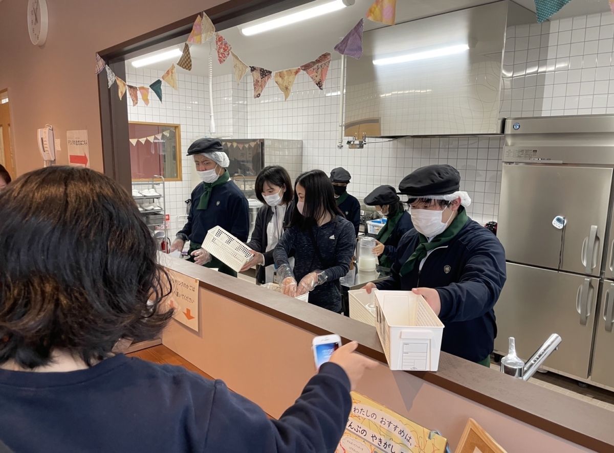 那覇みらい支援学校のキャリア教育へ小麦粉を寄付いたしました