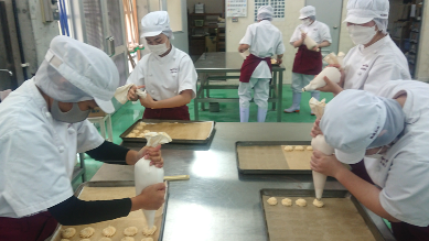 県立八重山農林高等学校  アグリフード科へ小麦粉を提供いたしました